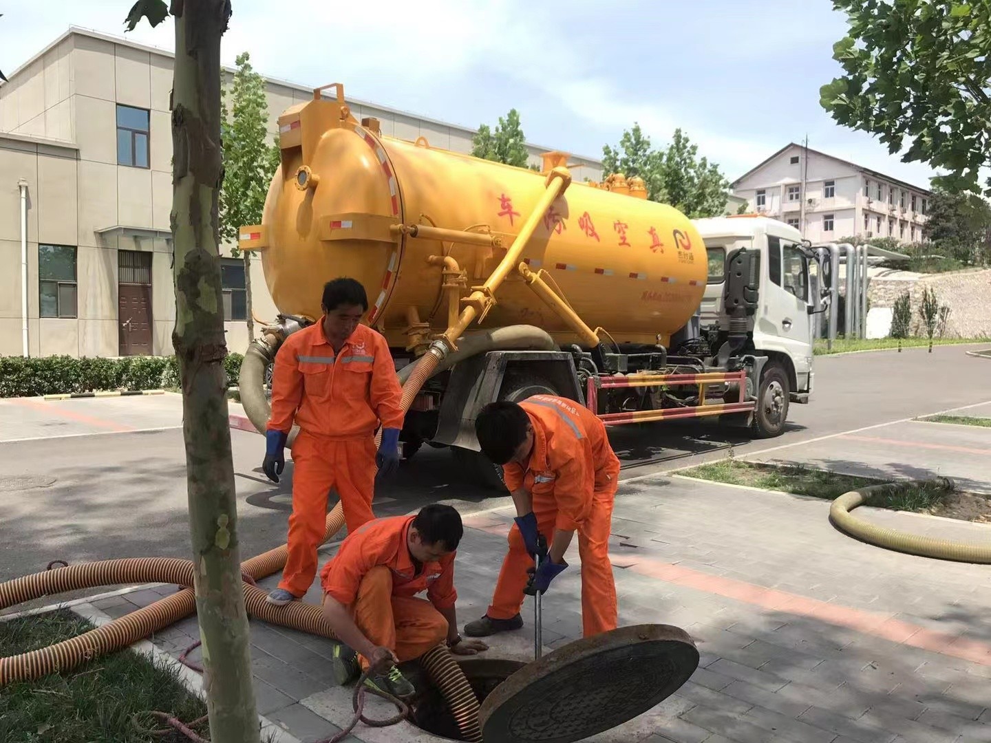 南郊化粪池清理与5-8吨吸粪车施工效率分析